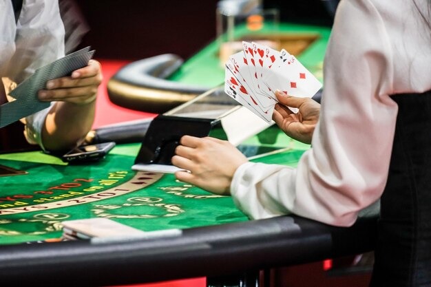 sukses303 mobile app home screen showing sportsbook and live casino options